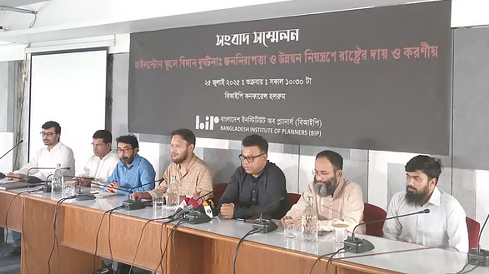 বিমানবন্দরের ঝুঁকিপূর্ণ এলাকায় মাইলস্টোন, সরানোর সুপারিশ